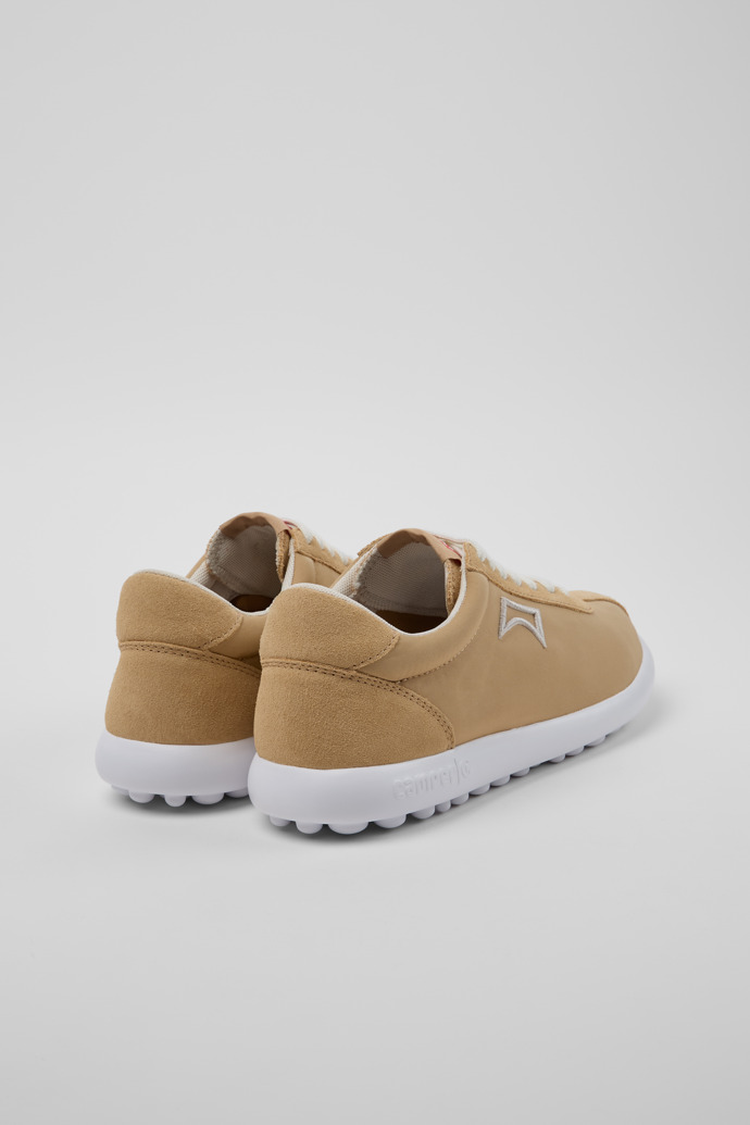 Camper Pelotas XLite - Zapatillas beige para mujer fabricadas con PET reciclado y piel nobuk.