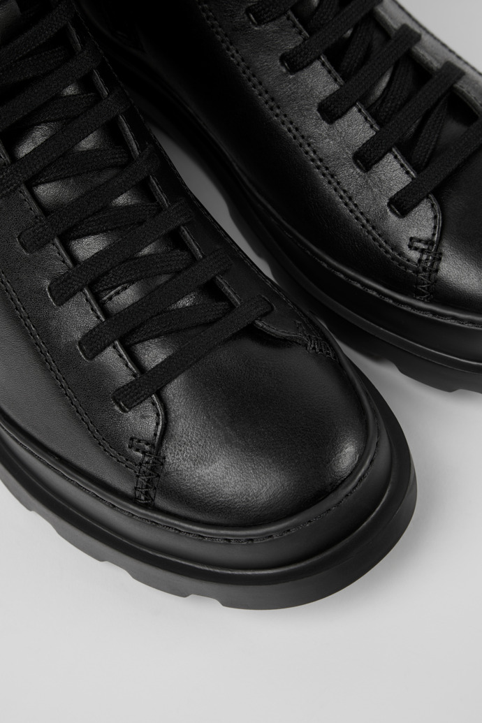 Sandalias Chelsea de Camper Brutus: Botines negros de piel para mujer.