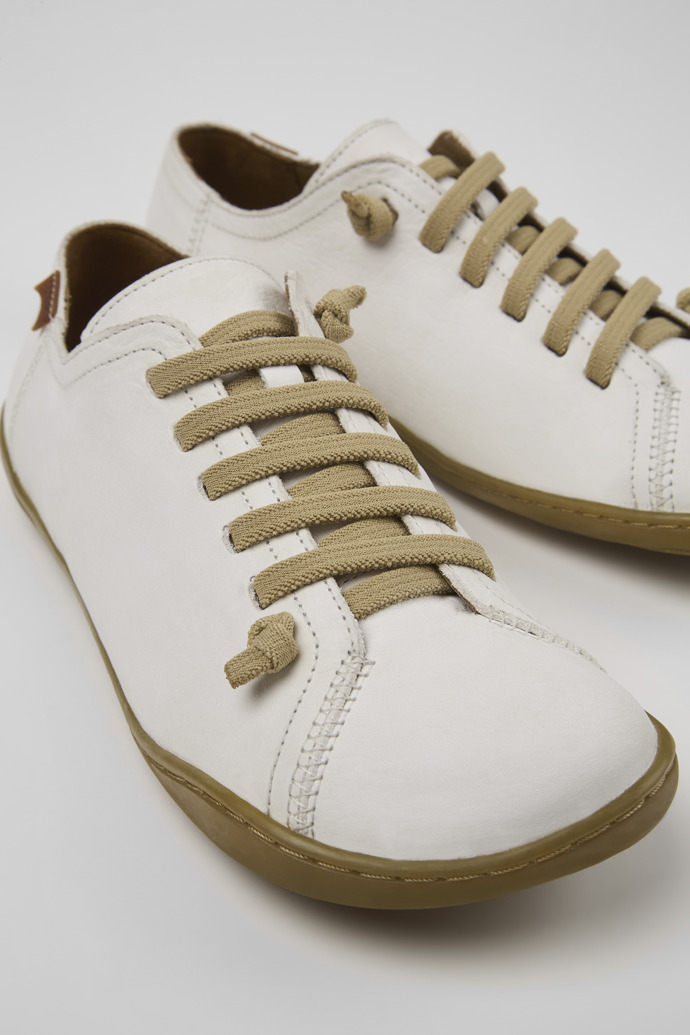 Camper Peu - Zapatos blancos de piel para mujer.