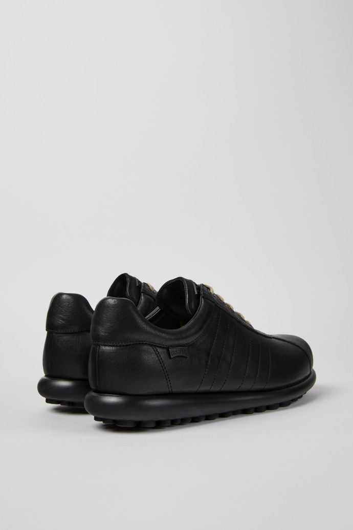 Camper Pelotas - Zapato negro para hombre de piel de curtición vegetal.