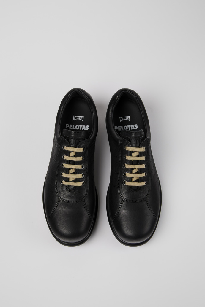 Camper Pelotas - Zapato negro para hombre de piel de curtición vegetal.