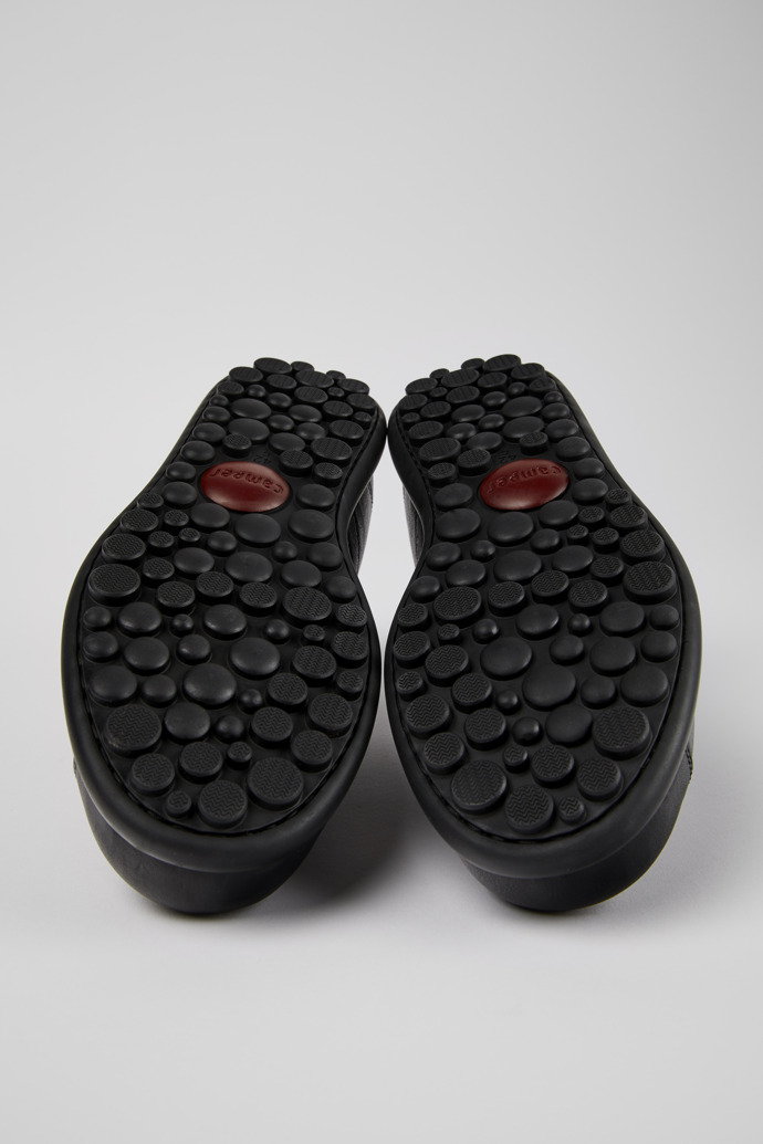 Camper Pelotas - Zapato negro para hombre de piel de curtición vegetal.