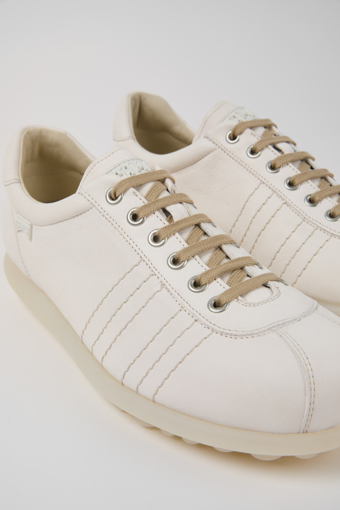 Camper Pelotas - Zapato blanco de piel para hombre.