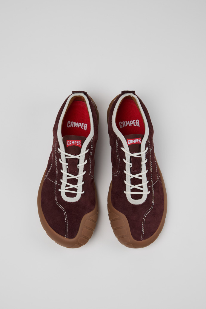 Camper Peu Path - Zapatilla de mujer de nobuk color vino.