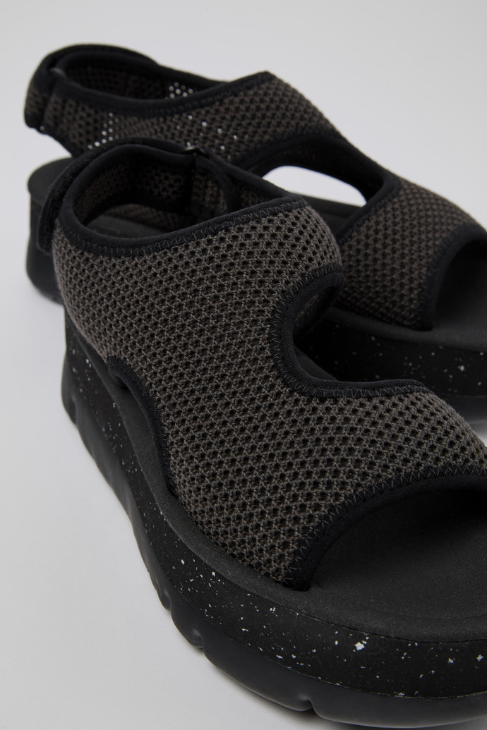 Camper Oruga Up - Sandalias de tela gris para mujer.