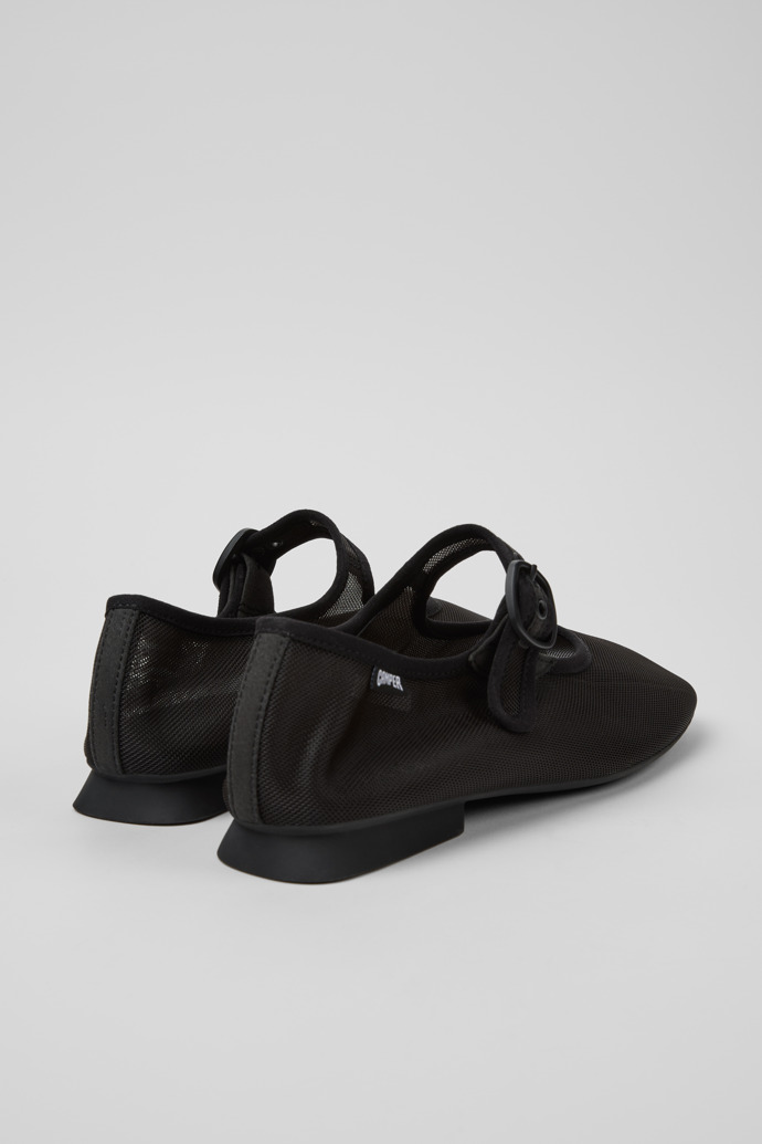 Camper Casi Myra - Zapato negro para mujer fabricado con PET reciclado.