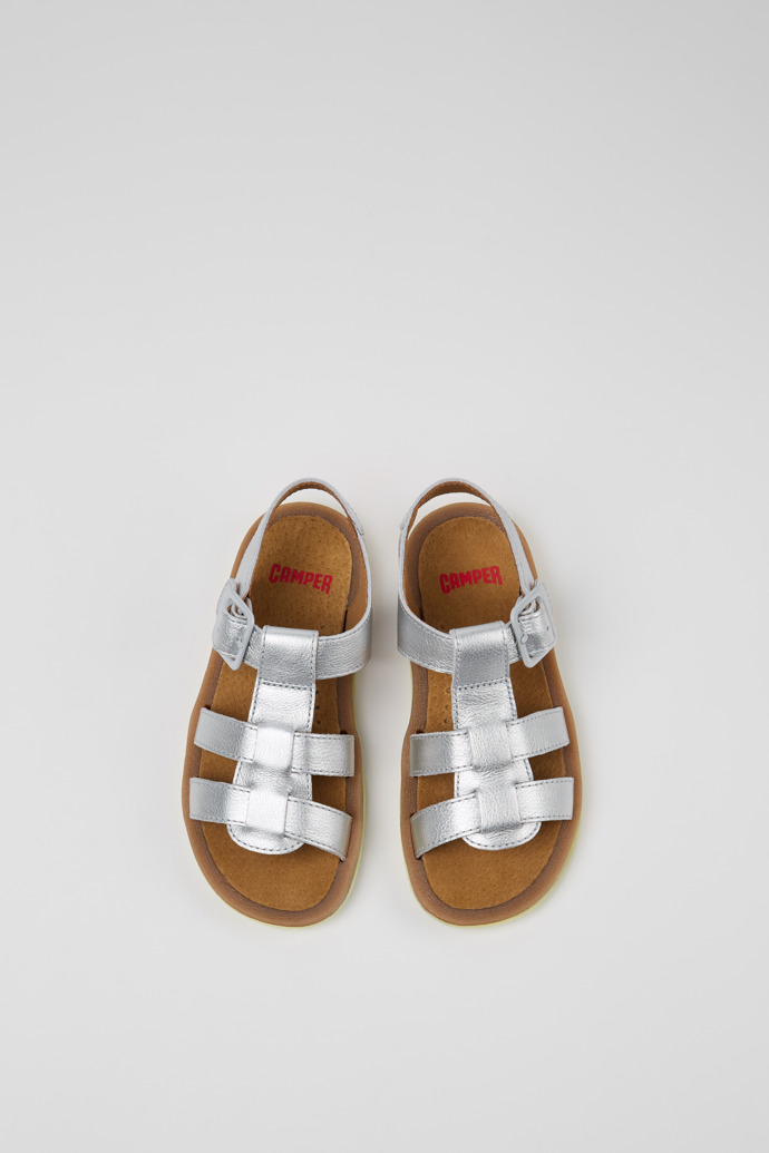 Camper Bicho - Sandalia plateada de piel para niño.