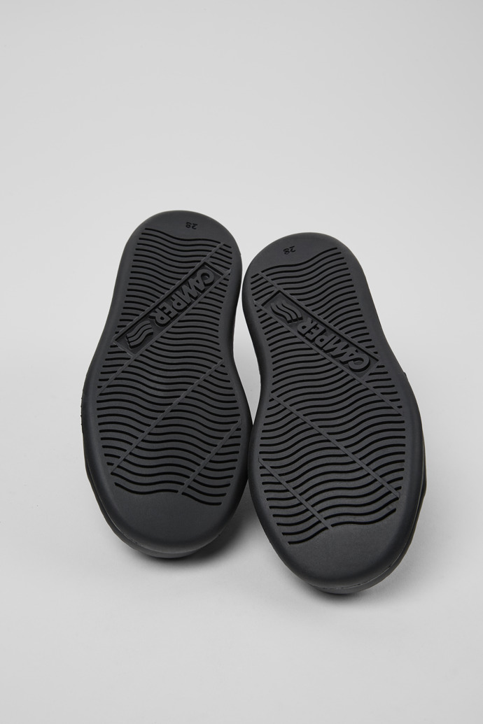 Camper Runner - Zapatillas negras de piel y tela para niño.