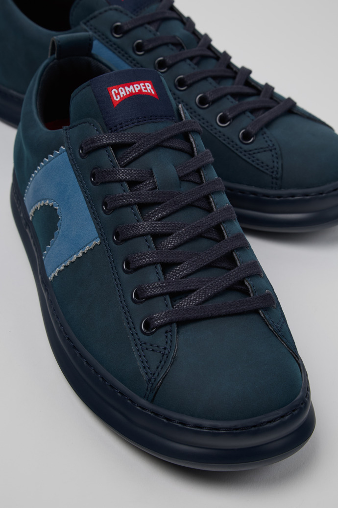 Camper Runner - Zapatillas azules para hombre de piel reciclada.