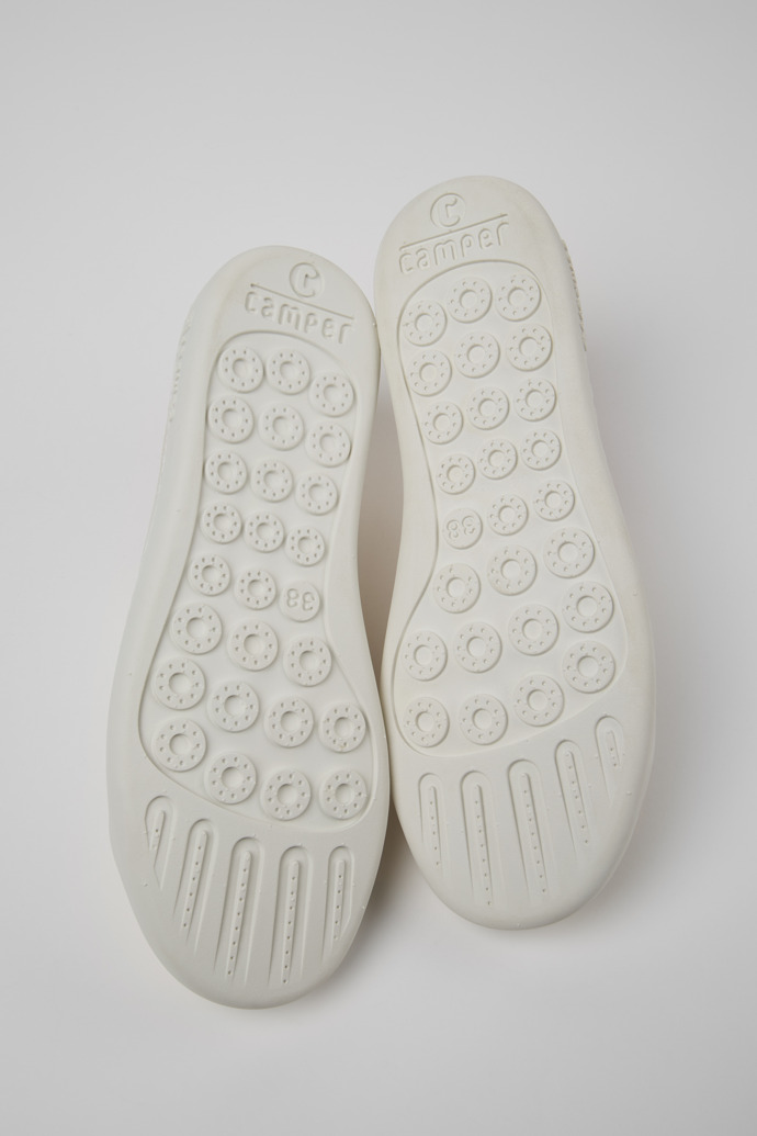 Camper Peu Touring - Zapatillas blancas para mujer fabricadas con PET reciclado.