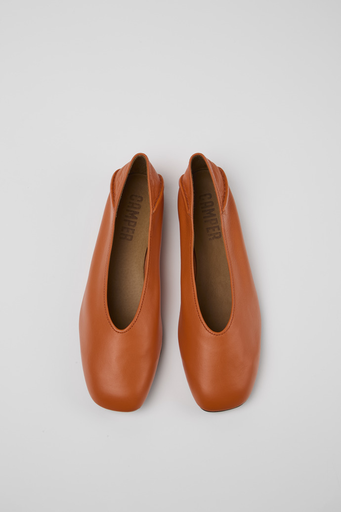 Camper Casi Myra - Bailarinas naranjas de piel para mujer.