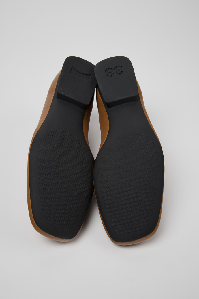 Camper Casi Myra - Zapato marrón de piel para mujer.