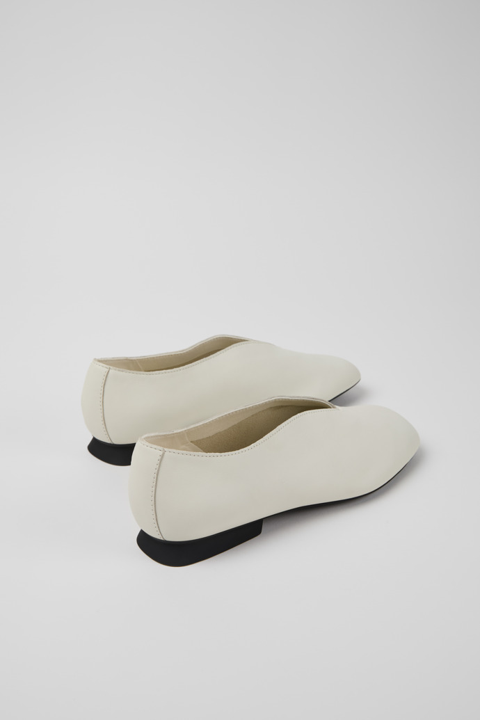 Camper Casi Myra - Zapato de piel blanca para mujer.