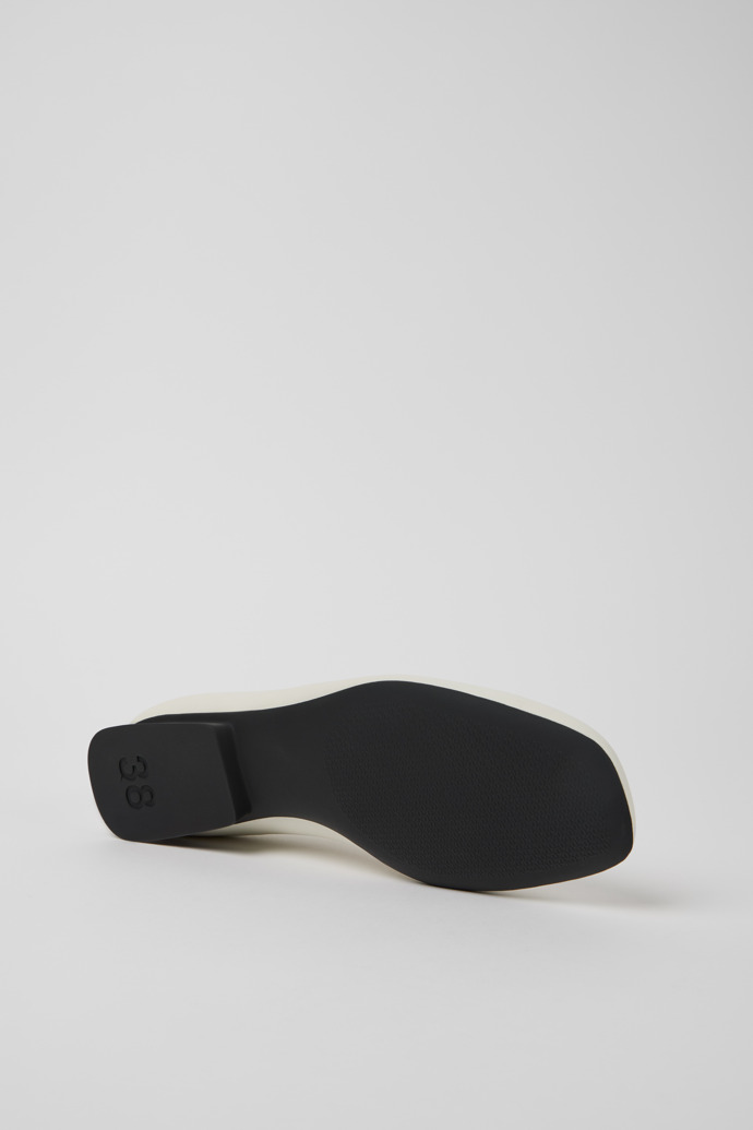 Camper Casi Myra - Zapato de piel blanca para mujer.