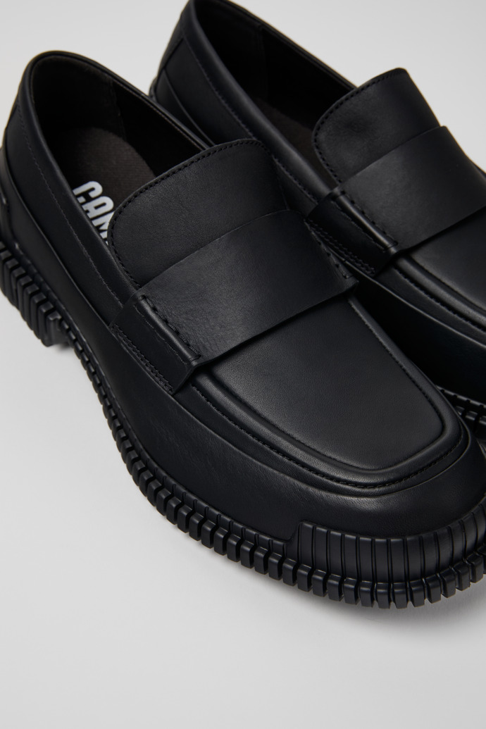 Camper Pix - Mocasín negro de piel para hombre.