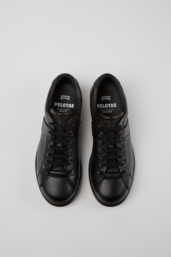 Camper Pelotas - Zapatilla negra de piel para hombre.