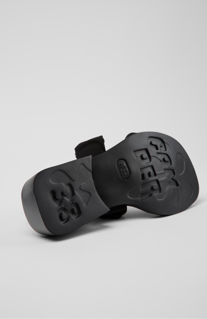 Camper Dana - Sandalias negras para mujer fabricadas con PET reciclado.