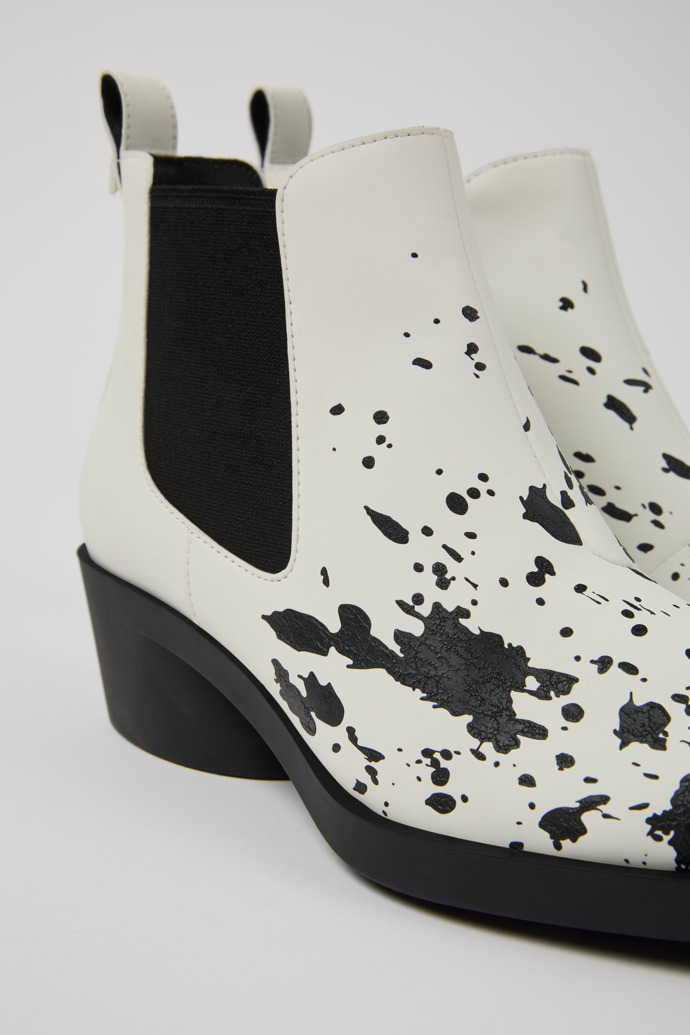 Camper Bonnie - Botines blancos y negros de piel para mujer.
