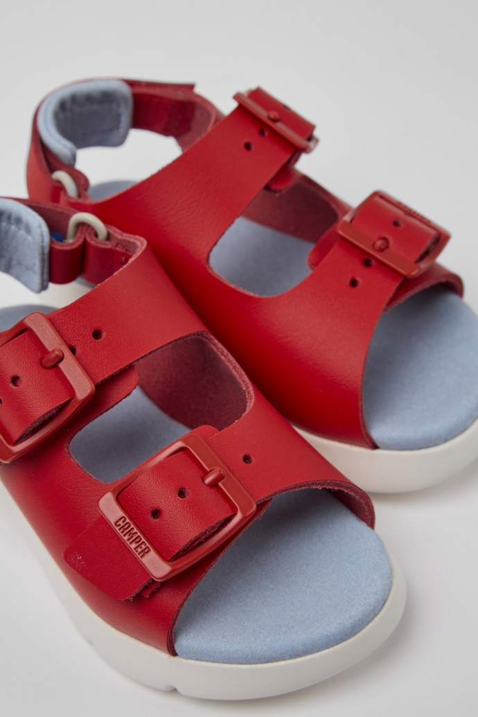 Camper Oruga - Sandalias rojas de piel para niños.