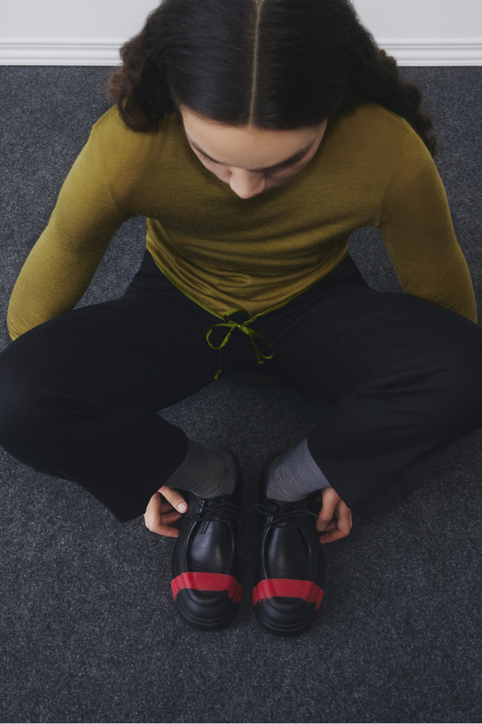 Camper Junction - Zapato de piel negra para mujer.