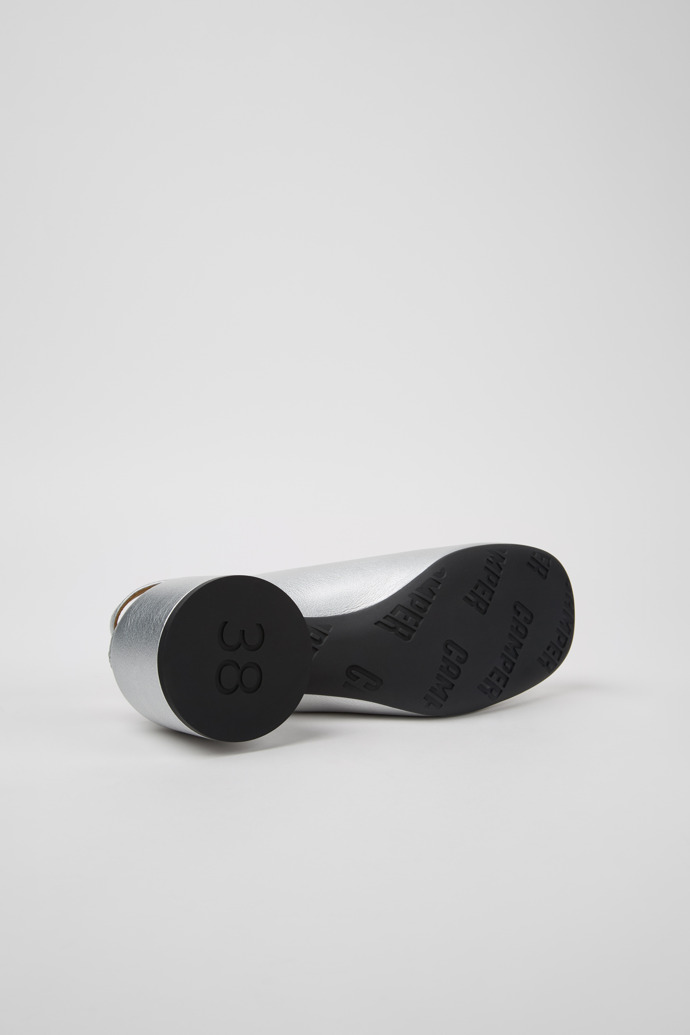 Camper Niki - Zapatos de piel semiabiertos plateados para mujer.