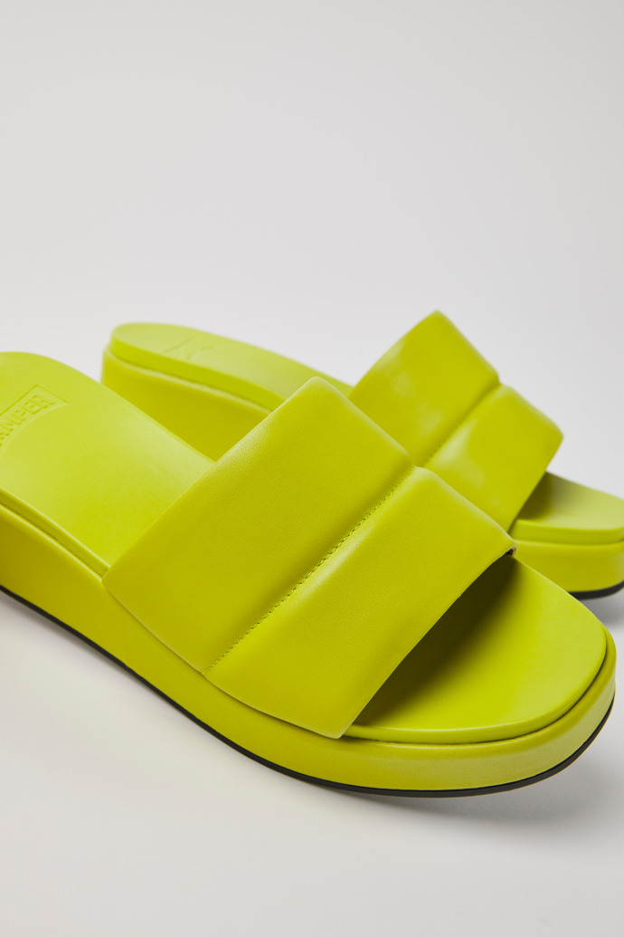 Camper Misia - Sandalias verdes de piel para mujer.