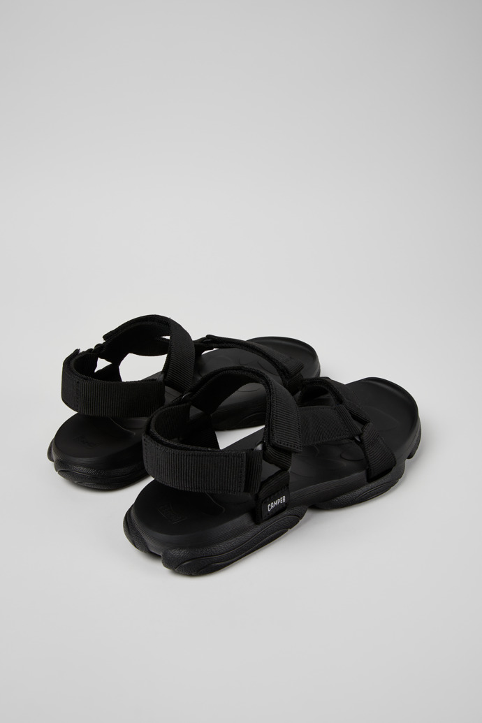 Camper Karst Sandal - Sandalia negra para hombre fabricada con correa de PET reciclado.
