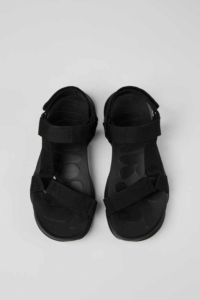 Camper Karst Sandal - Sandalia negra para hombre fabricada con correa de PET reciclado.