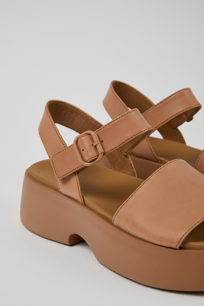 Camper Tasha - Sandalias de piel nude para mujer.