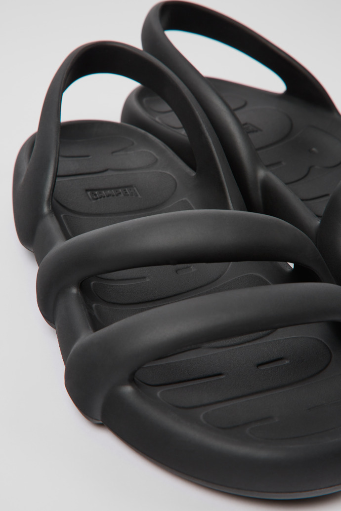 Camper Kobarah Flat Wide - Sandalias negras EXTRALIGHT para hombre.