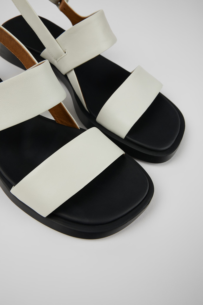 Camper Dana - Sandalias blancas de piel para mujer.