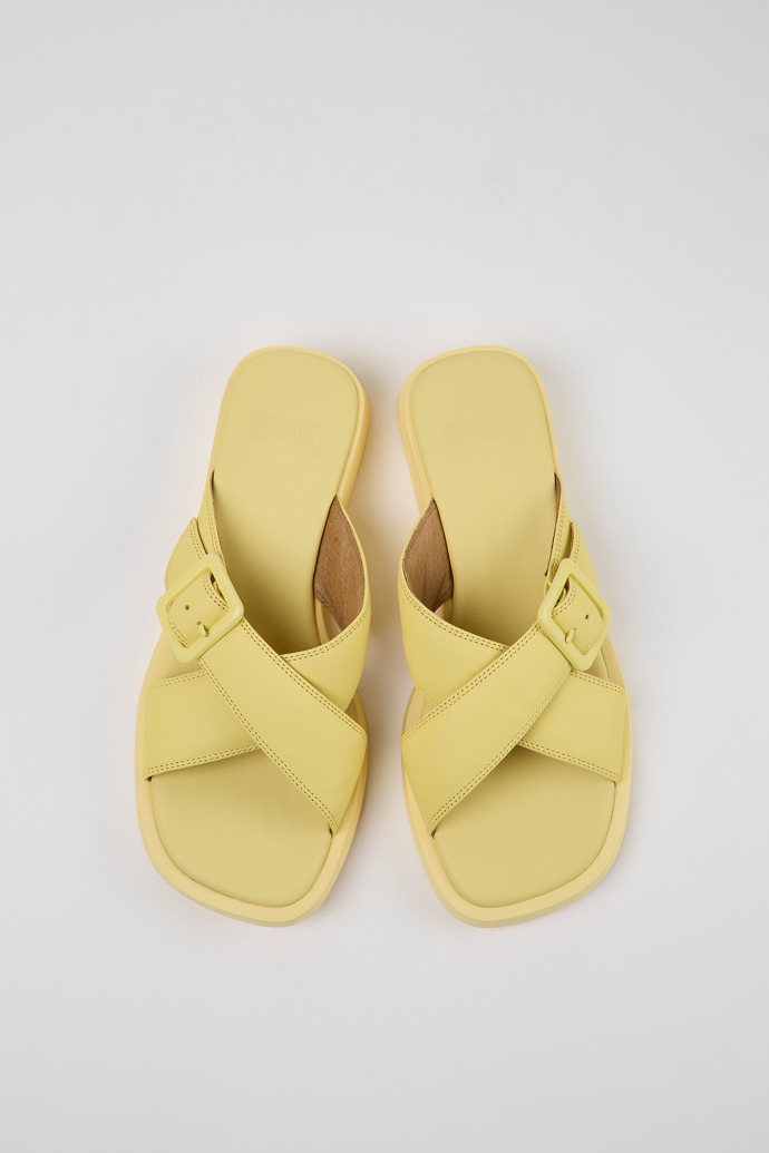 Camper Dana - Sandalias amarillas de piel para mujer.