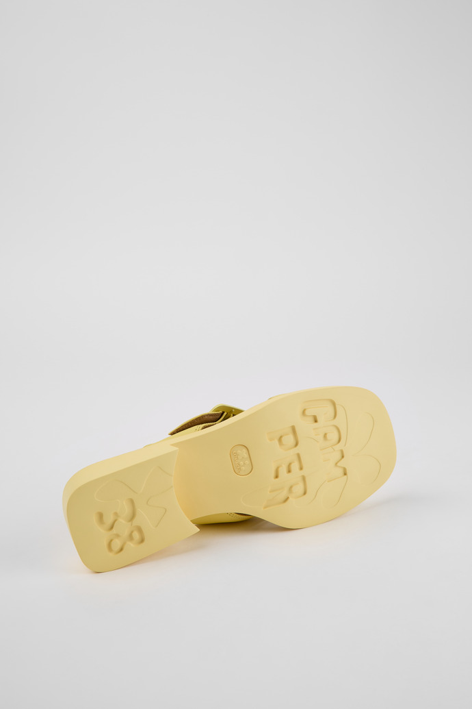 Camper Dana - Sandalias amarillas de piel para mujer.