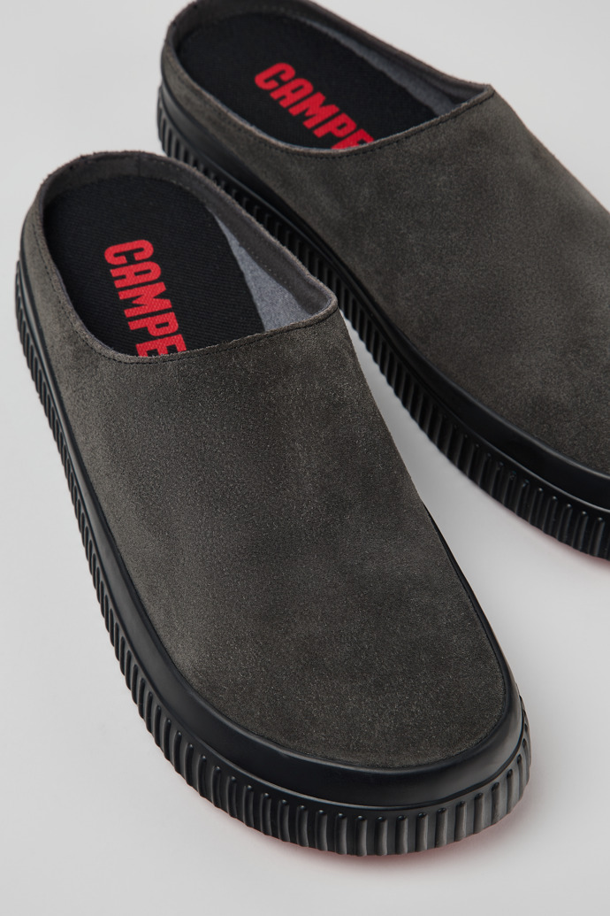 Camper Peu Roda - Sandalias grises de nobuk para hombre.