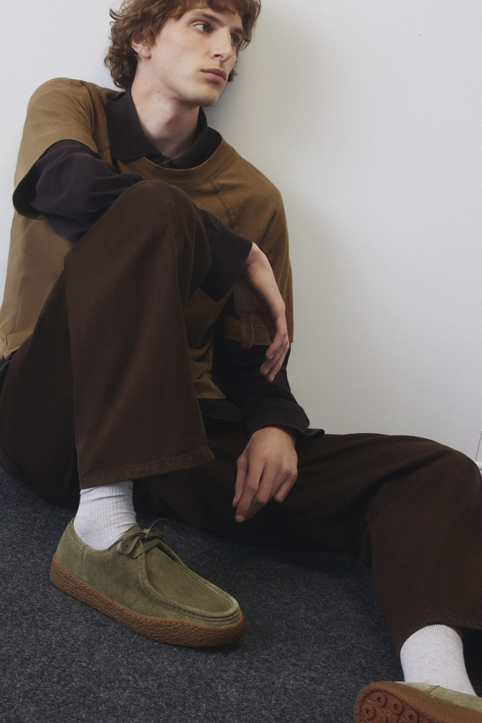 Camper Peu Terreno - Zapato de piel nobuk verde para hombre.