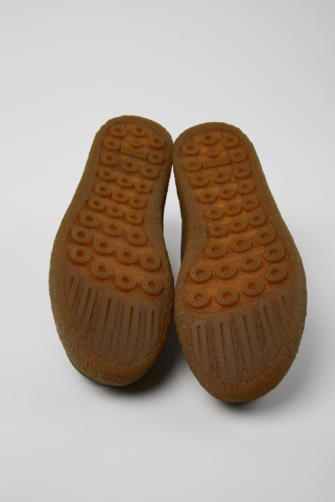 Camper Peu Terreno - Zapato de piel nobuk verde para hombre.