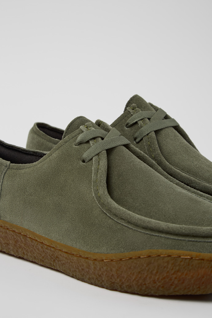 Camper Peu Terreno - Zapato de piel nobuk verde para hombre.