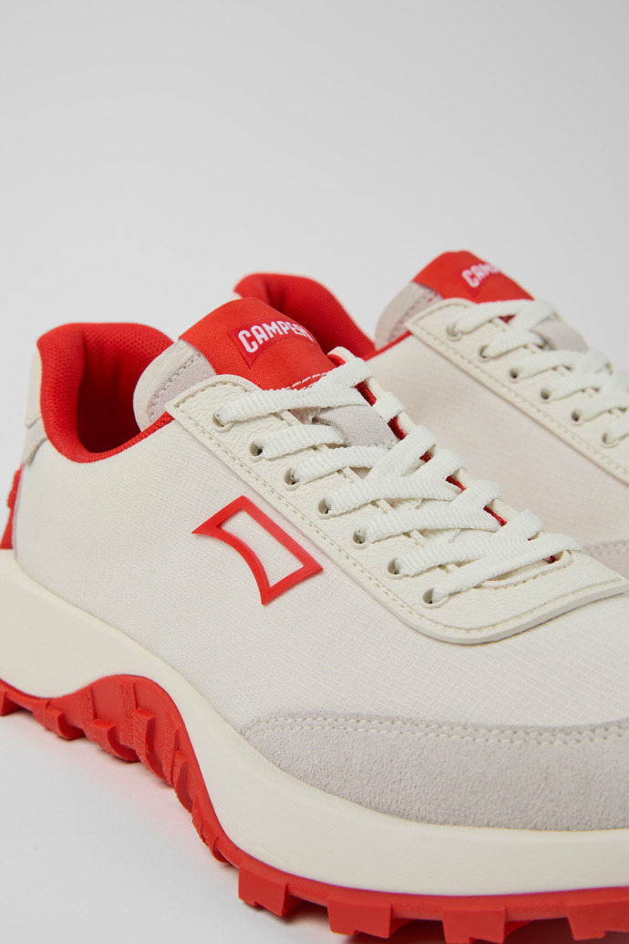 Camper Drift Trail VIBRAM - Zapatillas blancas para mujer de PET reciclado y piel nobuk.