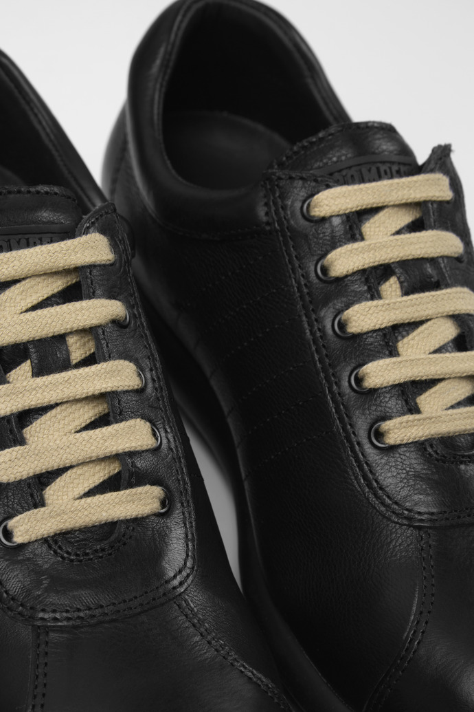 Camper Pelotas - Zapato icónico para mujer en negro