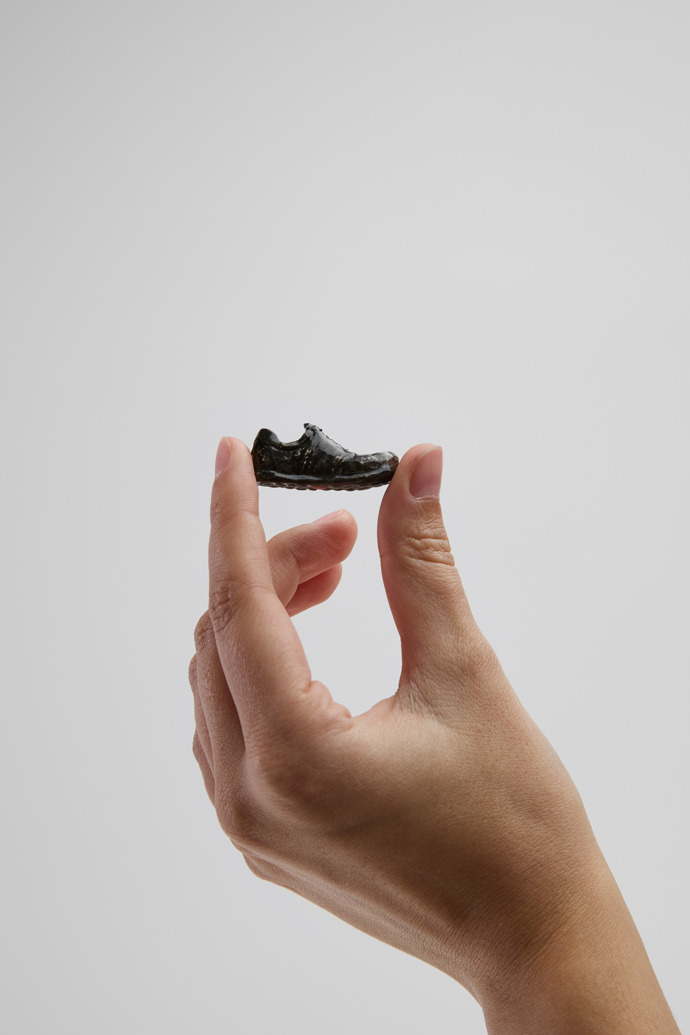 Camper Miniature Pelotas Sculpture - Zapato de cerámica