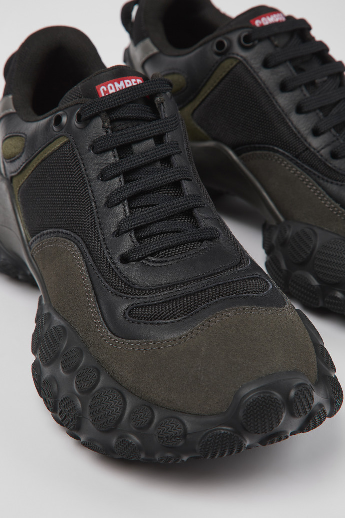 Camper Pelotas Mars - Zapatillas negras para mujer de piel nobuk y textil.