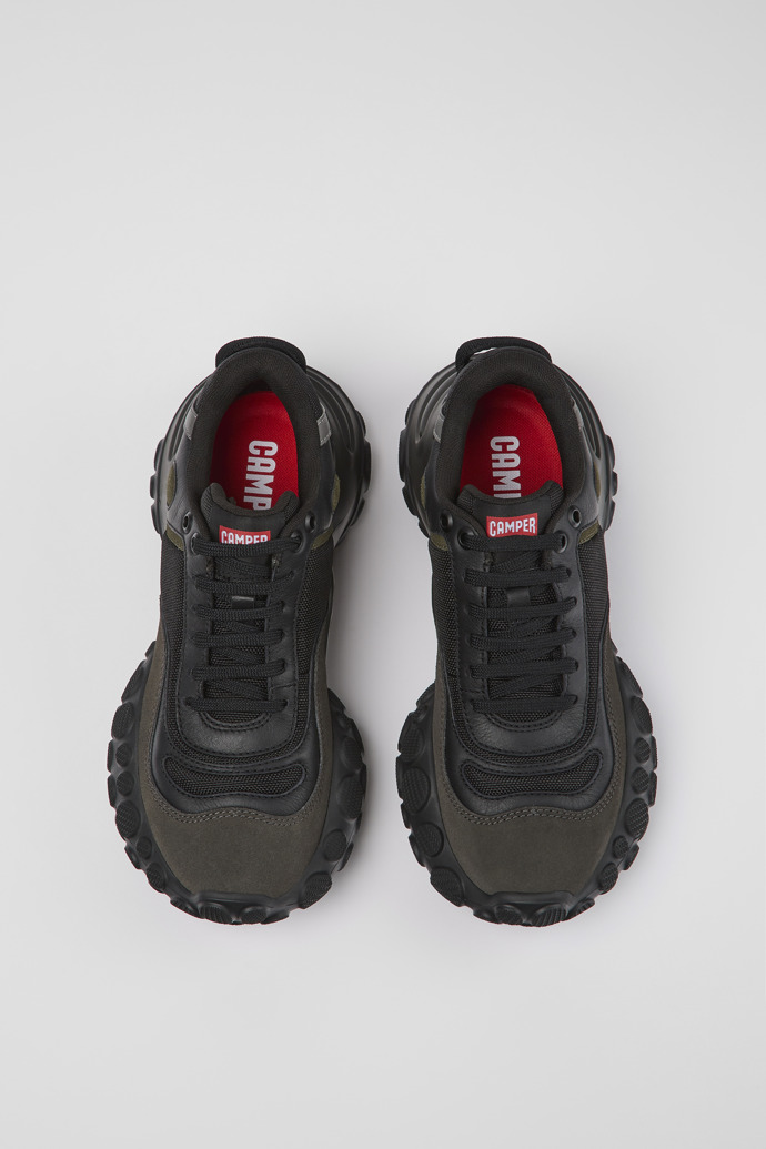 Camper Pelotas Mars - Zapatillas negras para mujer de piel nobuk y textil.