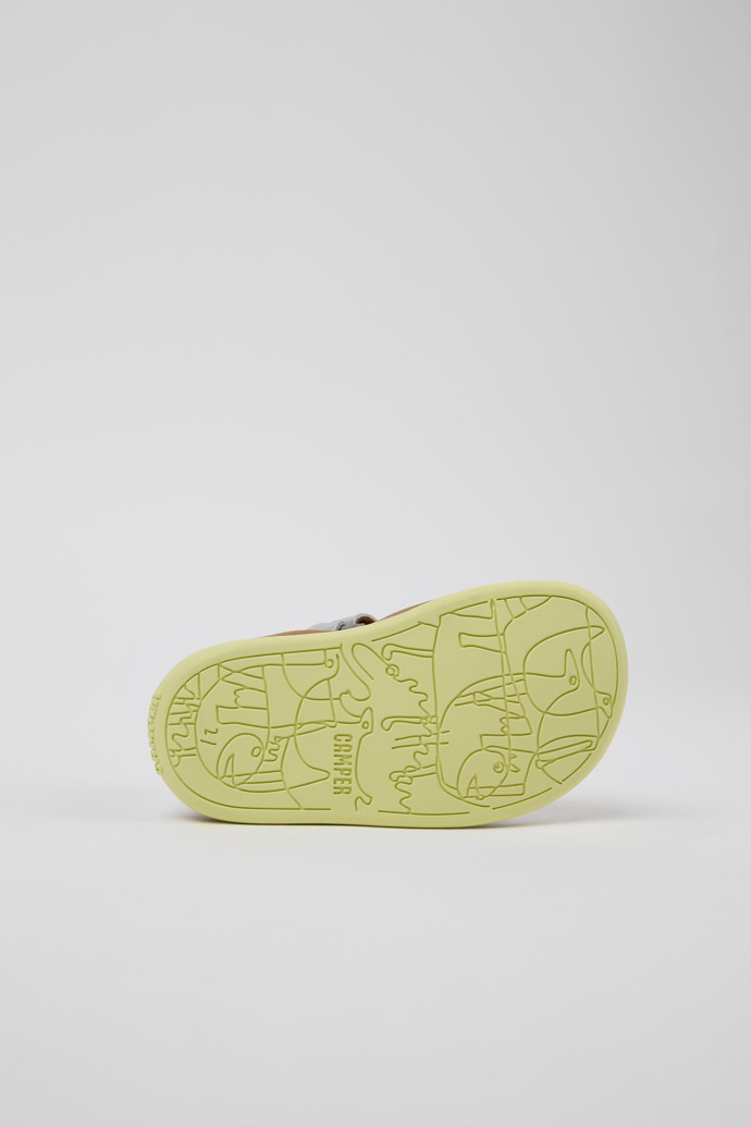 Camper Bicho - Sandalia plateada de piel para niño.