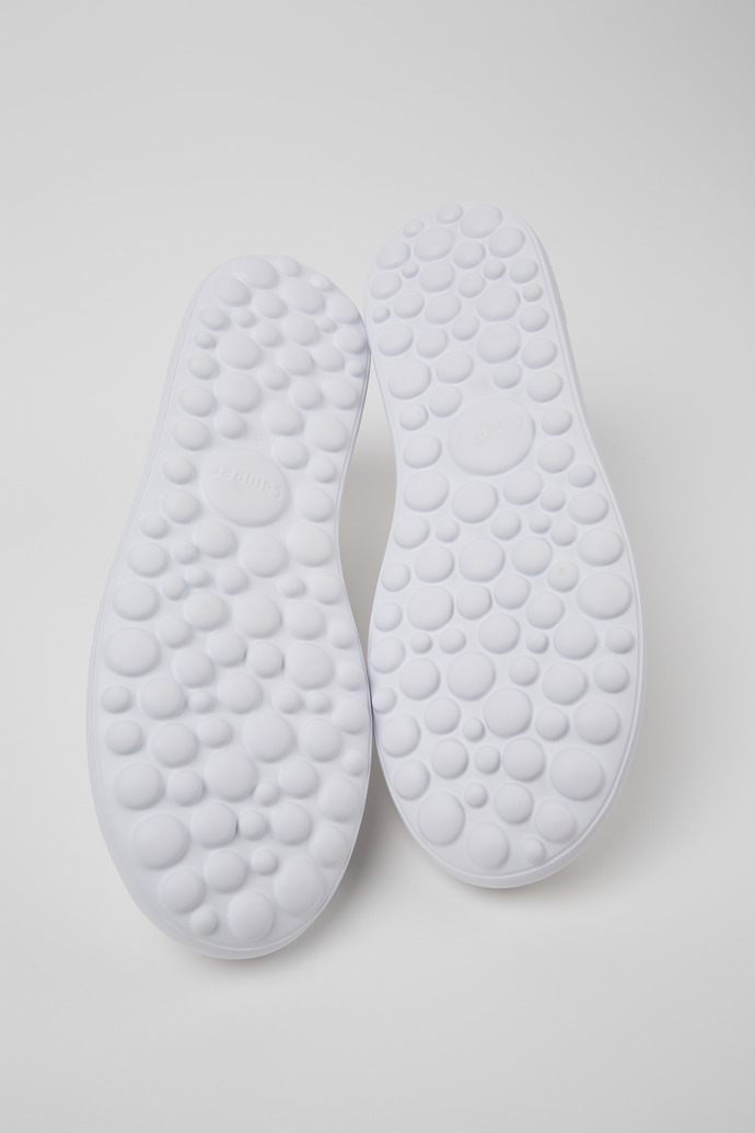 Camper Pelotas XLite - Zapatilla blanca para hombre de PET reciclado y nobuk.