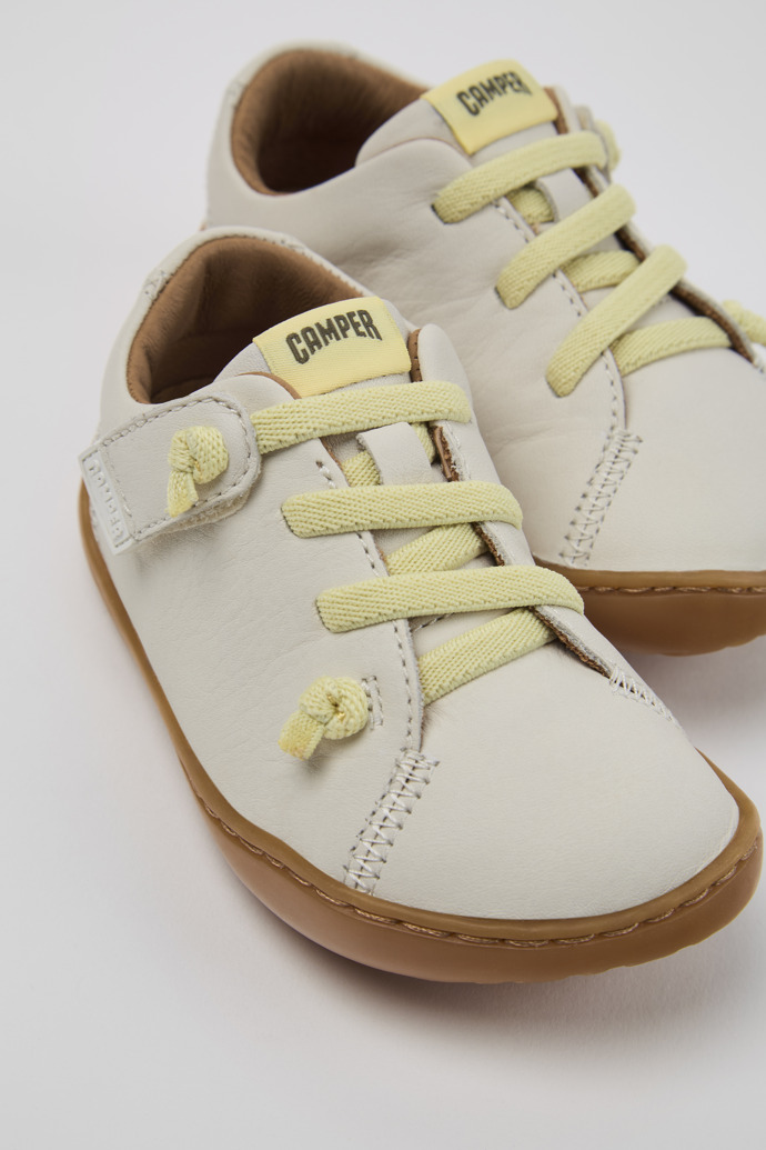 Camper Peu - Zapatos blancos de piel para niños.