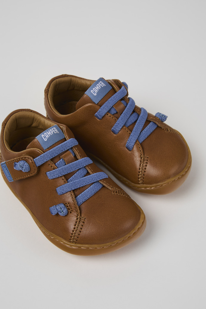Camper Peu - Zapato infantil de piel marrón.