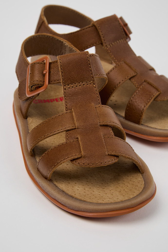 Camper Bicho - Sandalias marrones de piel para niños.