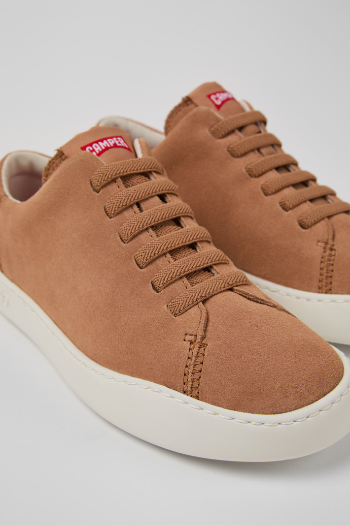 Camper Peu Touring - Zapatillas de nobuk color nude para mujer.