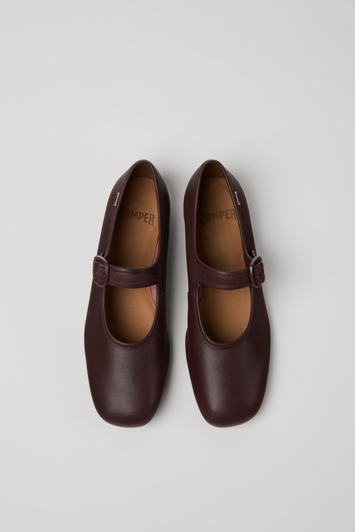 Camper Casi Myra - Zapato de piel burdeos para mujer.