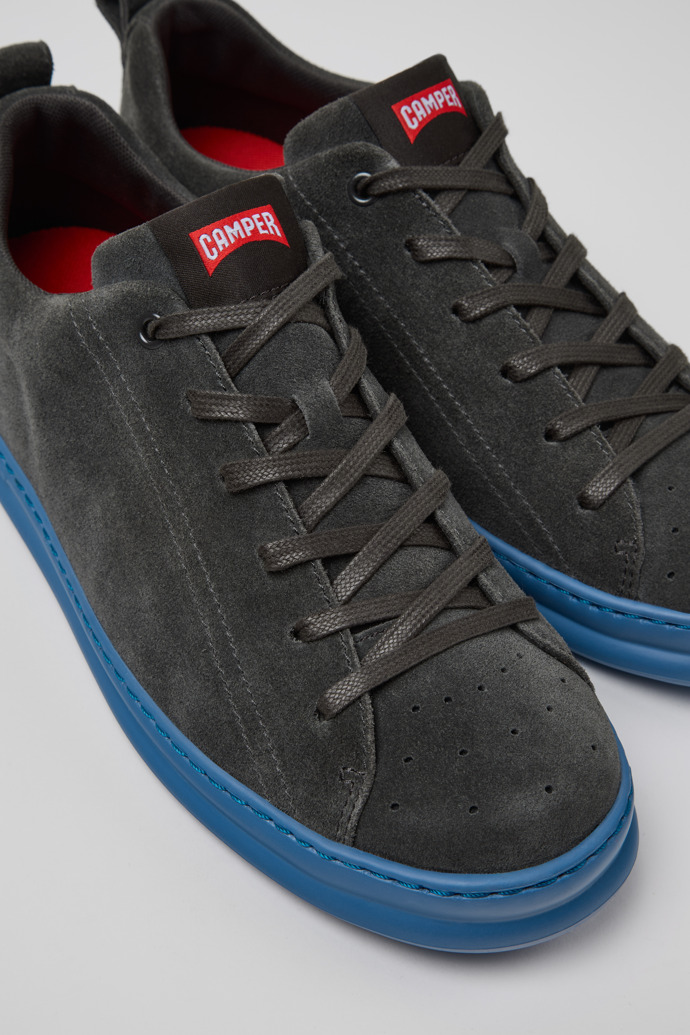 Camper Runner - Zapatillas grises de piel nobuk para hombre.